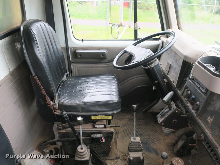 image for item DB8771 1998 International 4700 dump truck