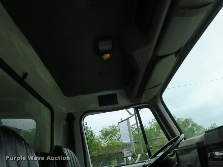 image for item DB8771 1998 International 4700 dump truck