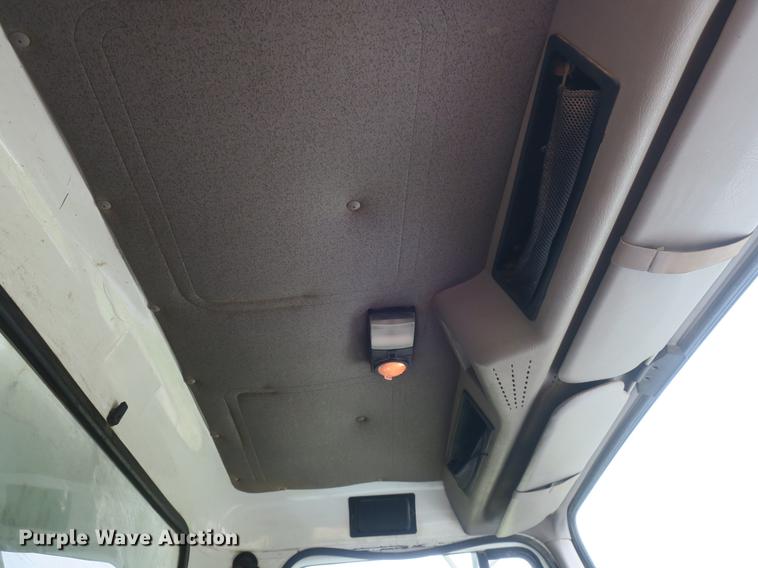 image for item DB8771 1998 International 4700 dump truck