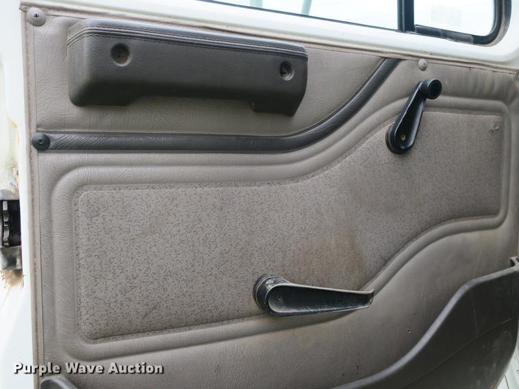 image for item DB8771 1998 International 4700 dump truck