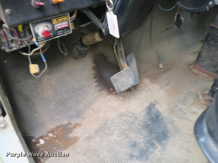 image for item DB8771 1998 International 4700 dump truck