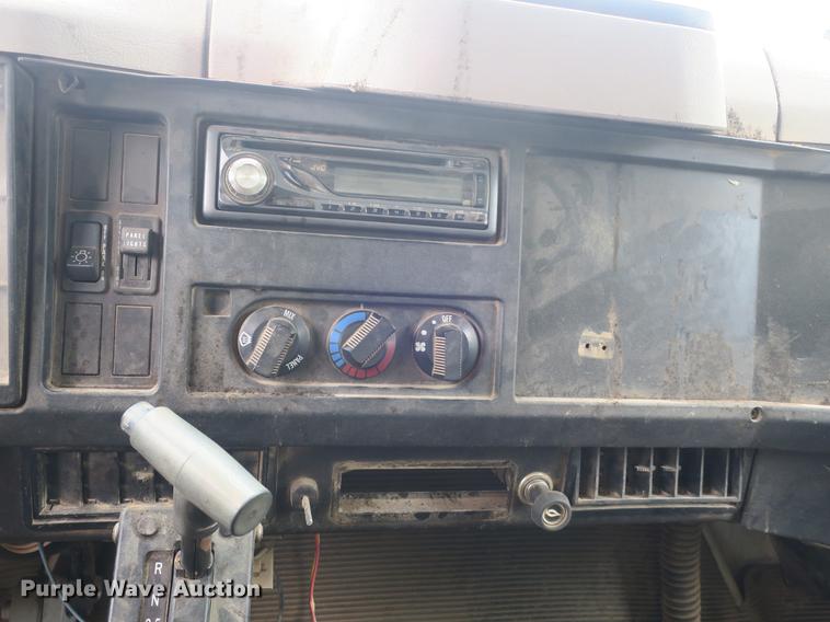 image for item DB8771 1998 International 4700 dump truck