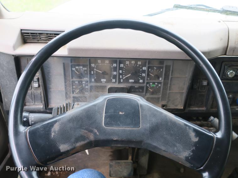 image for item DB8771 1998 International 4700 dump truck