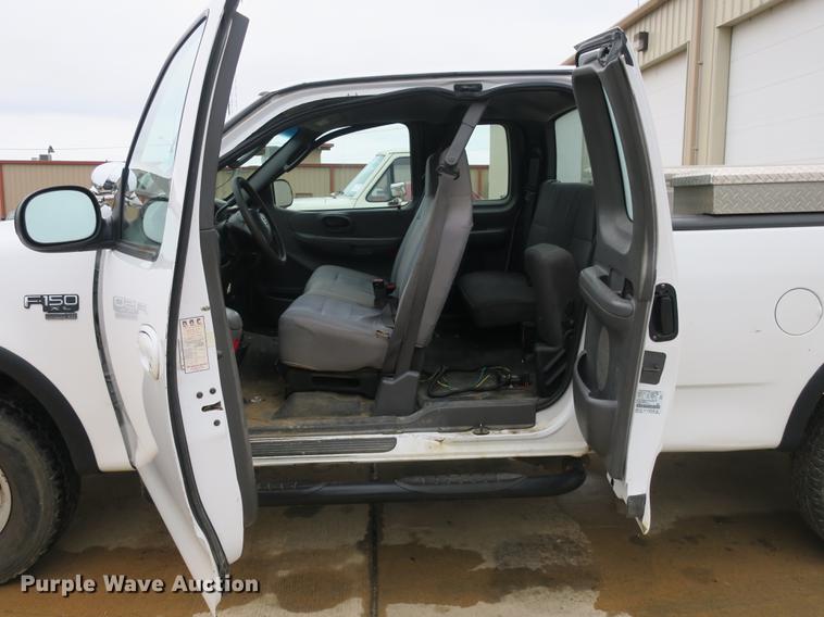 image for item DB8826 2003 Ford F150 SuperCab pickup truck