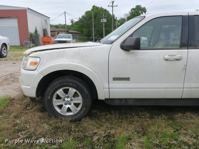 image for item DB8945 2008 Ford Explorer SUV