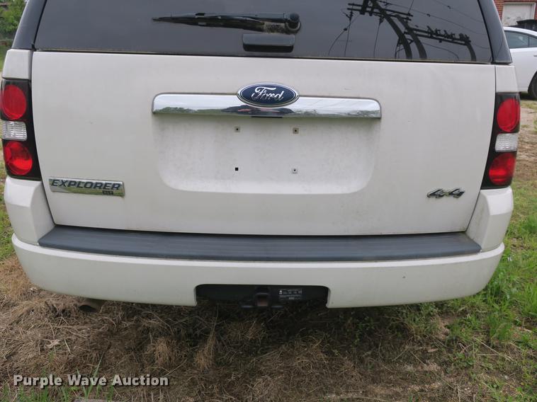 image for item DB8945 2008 Ford Explorer SUV