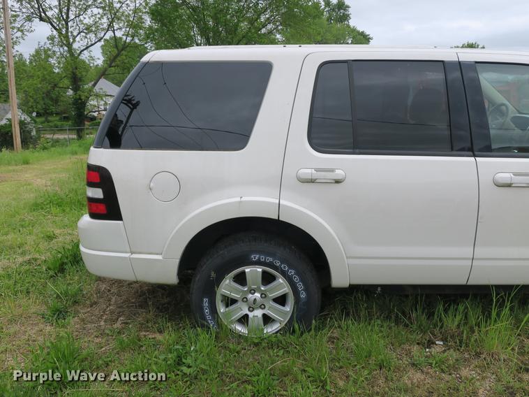 image for item DB8945 2008 Ford Explorer SUV