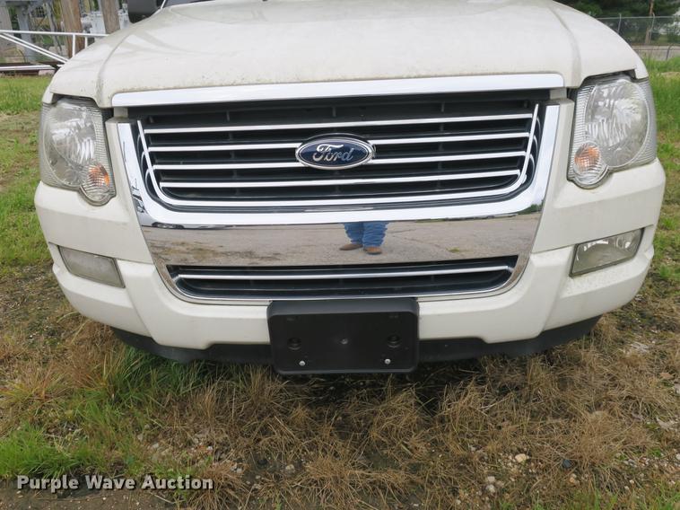 image for item DB8945 2008 Ford Explorer SUV