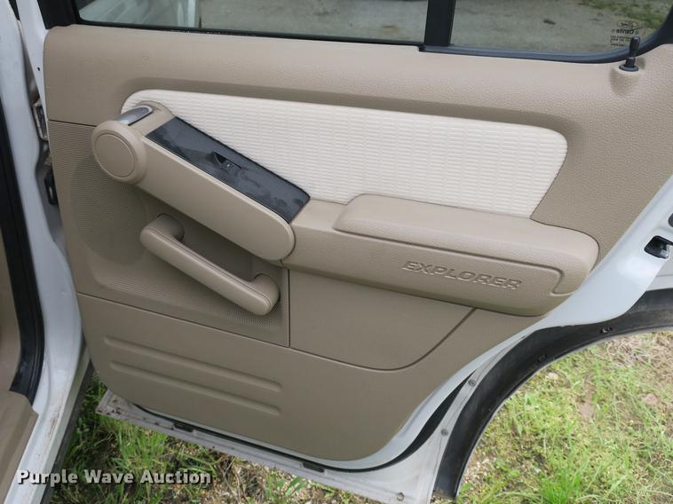 image for item DB8945 2008 Ford Explorer SUV
