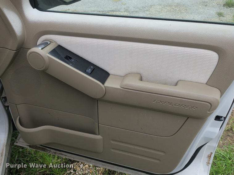 image for item DB8945 2008 Ford Explorer SUV
