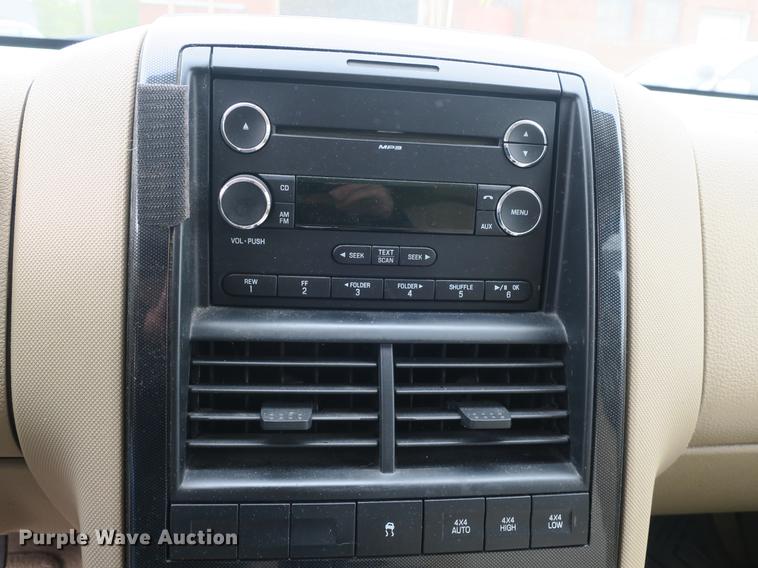 image for item DB8945 2008 Ford Explorer SUV