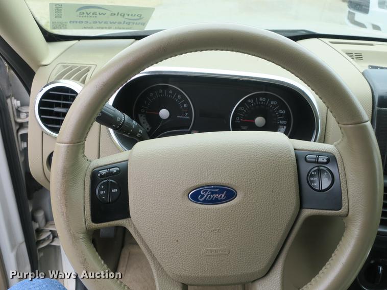 image for item DB8945 2008 Ford Explorer SUV