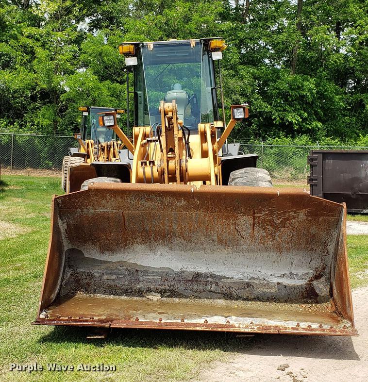 image for item DD4701 Case 621D wheel loader