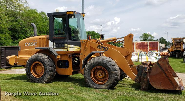 image for item DD4701 Case 621D wheel loader