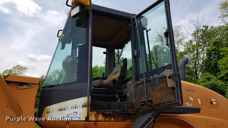 image for item DD4701 Case 621D wheel loader