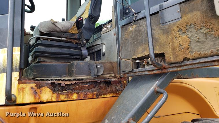 image for item DD4701 Case 621D wheel loader