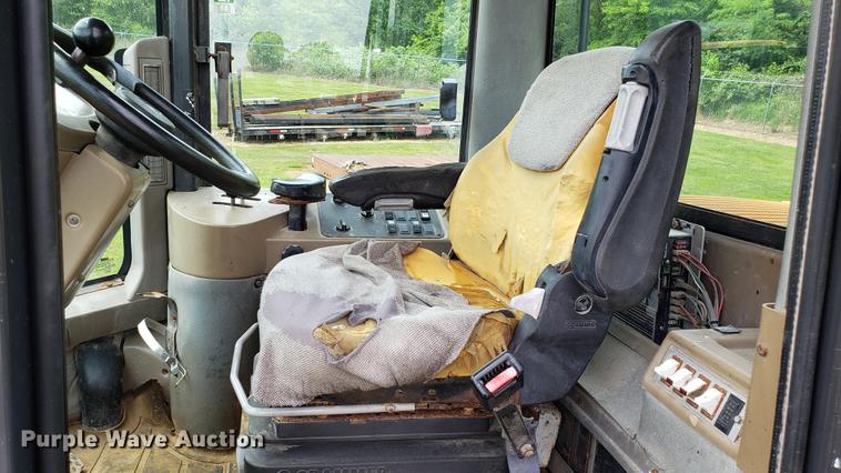 image for item DD4701 Case 621D wheel loader