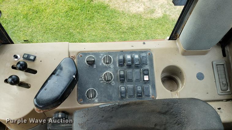 image for item DD4701 Case 621D wheel loader