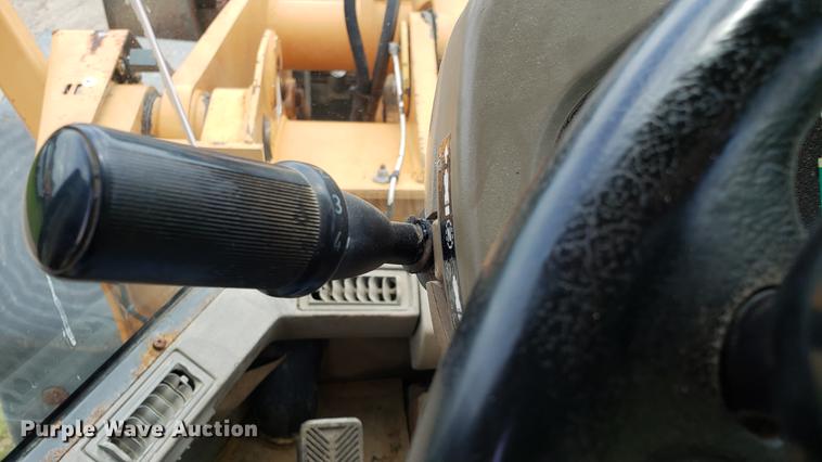 image for item DD4701 Case 621D wheel loader