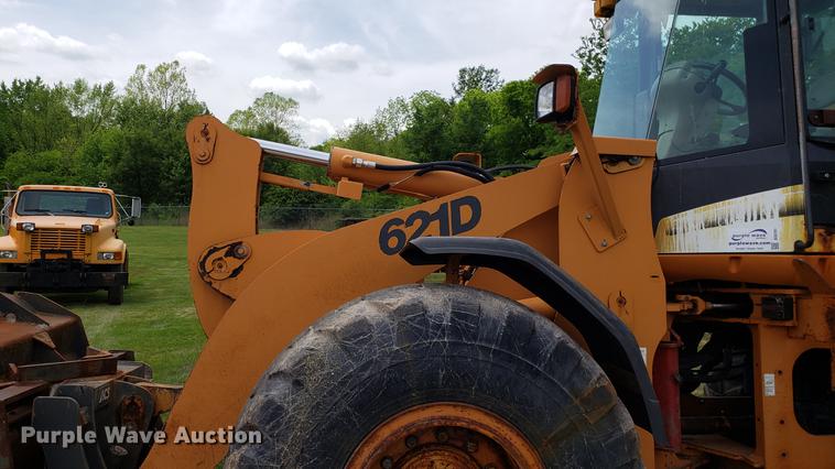 image for item DD4701 Case 621D wheel loader