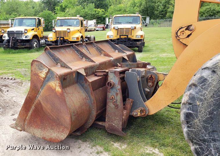 image for item DD4701 Case 621D wheel loader