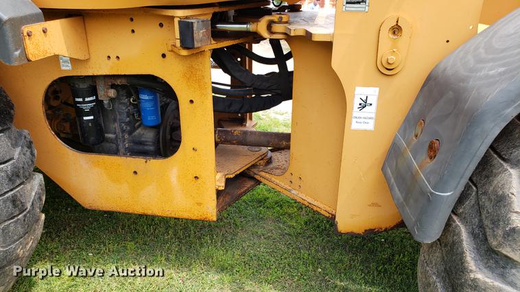 image for item DD4701 Case 621D wheel loader