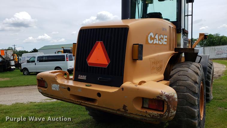 image for item DD4701 Case 621D wheel loader