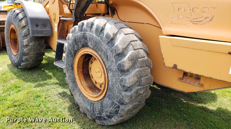 image for item DD4701 Case 621D wheel loader