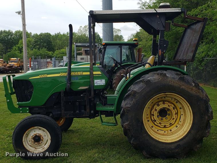 image for item DD4702 2008 John Deere 5325 tractor