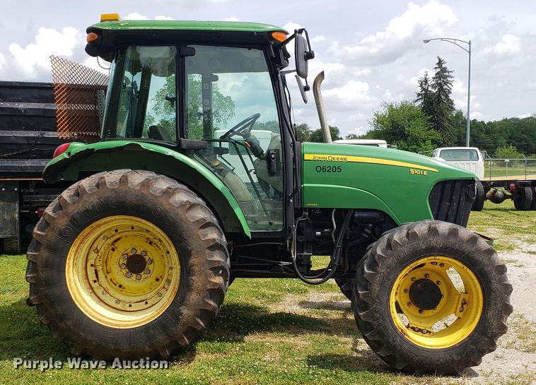 image for item DD4703 2009 John Deere 5101E MFWD tractor