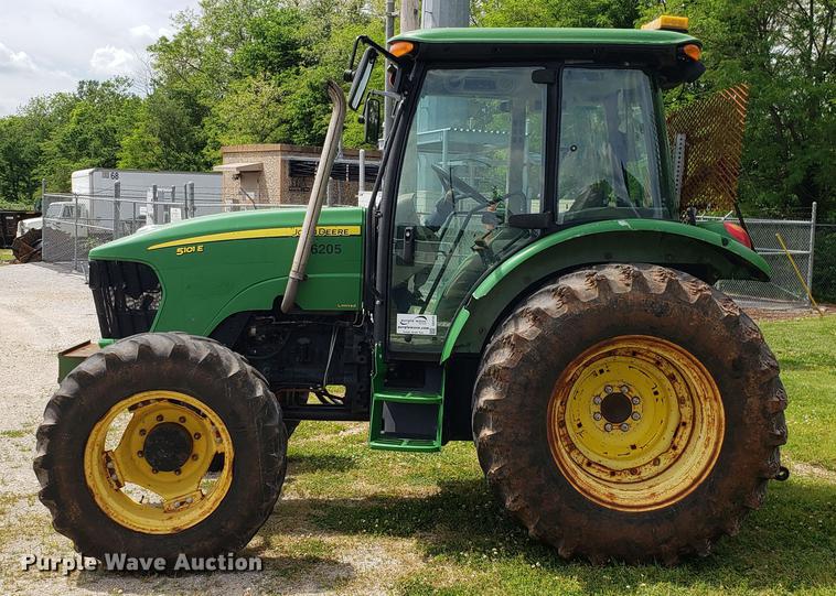 image for item DD4703 2009 John Deere 5101E MFWD tractor