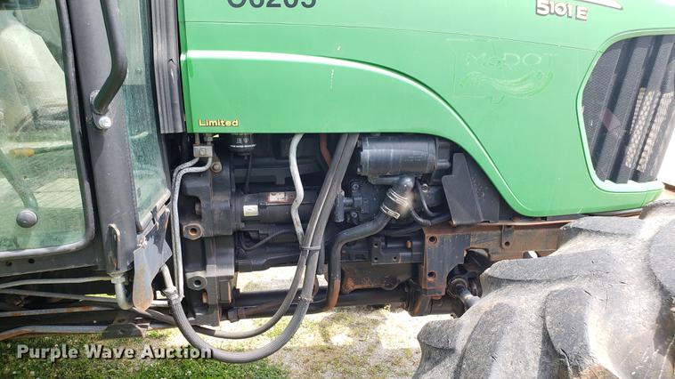 image for item DD4703 2009 John Deere 5101E MFWD tractor