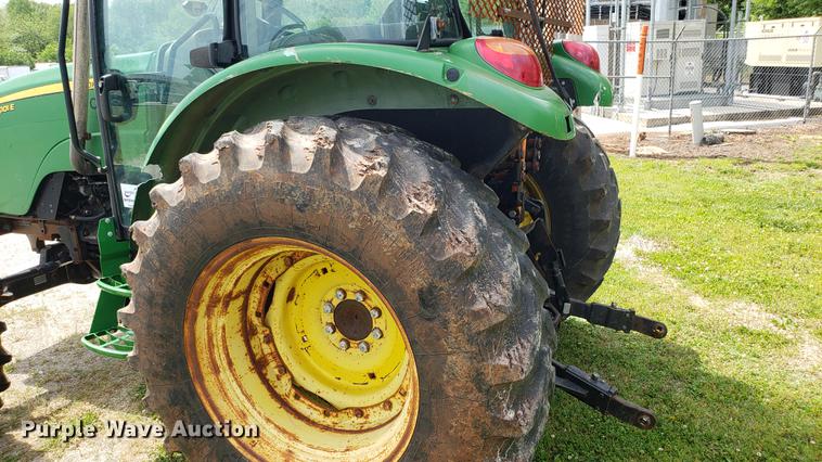 image for item DD4703 2009 John Deere 5101E MFWD tractor