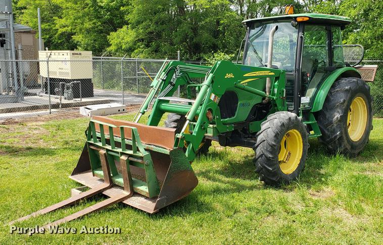 image for item DD4704 2009 John Deere 5101E MFWD tractor