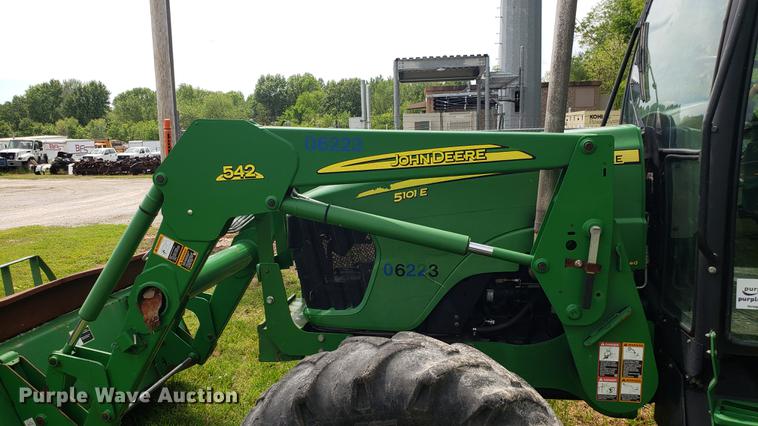 image for item DD4704 2009 John Deere 5101E MFWD tractor
