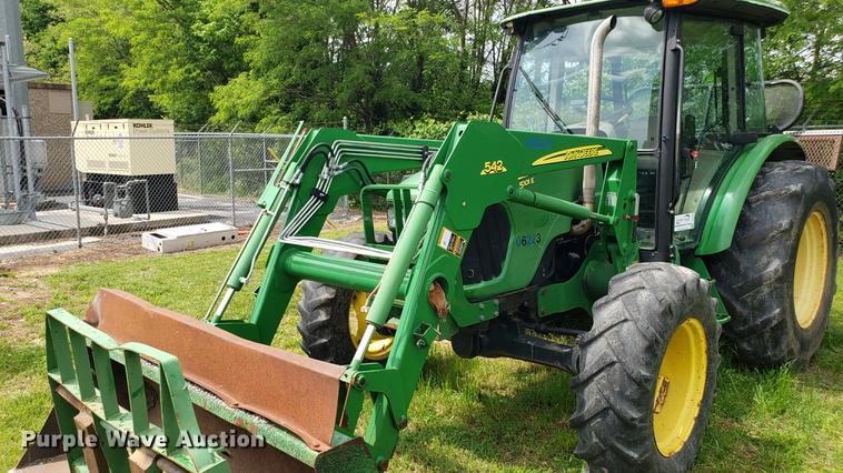 image for item DD4704 2009 John Deere 5101E MFWD tractor