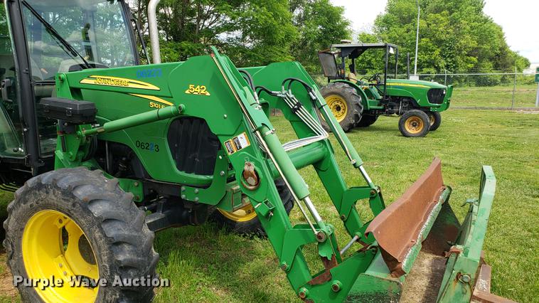 image for item DD4704 2009 John Deere 5101E MFWD tractor