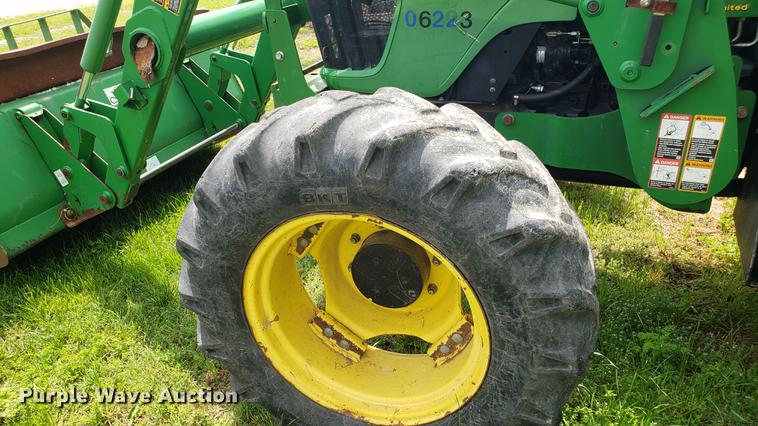 image for item DD4704 2009 John Deere 5101E MFWD tractor