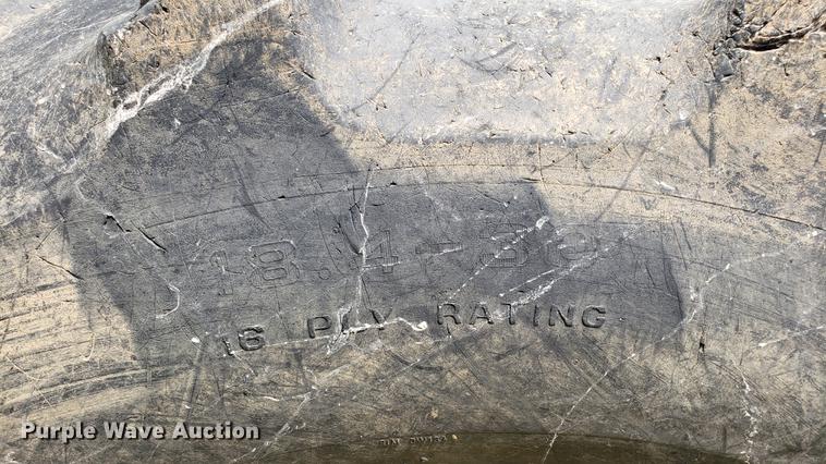 image for item DD4704 2009 John Deere 5101E MFWD tractor