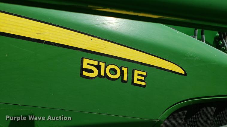 image for item DD4704 2009 John Deere 5101E MFWD tractor