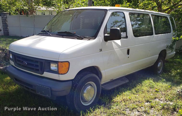 image for item DD4708 2006 Ford E350 van