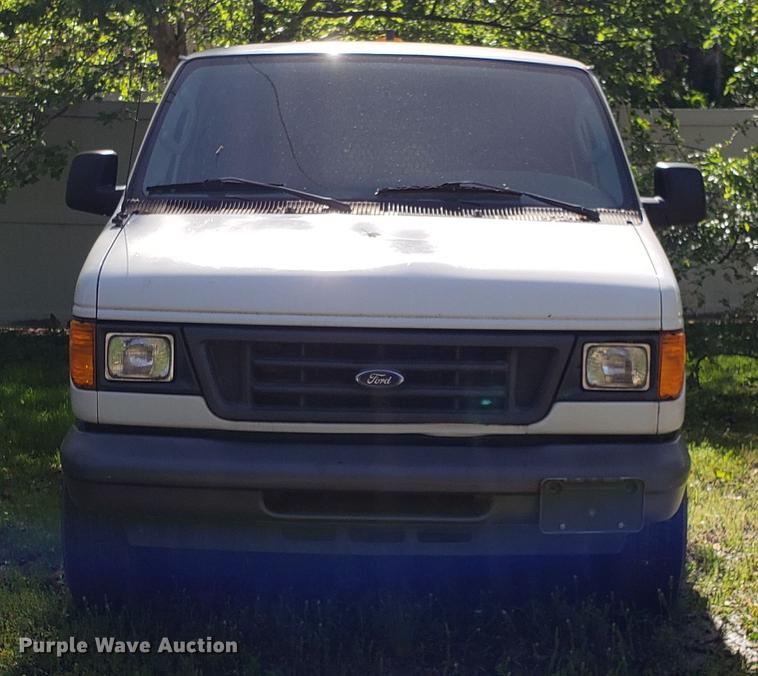 image for item DD4708 2006 Ford E350 van