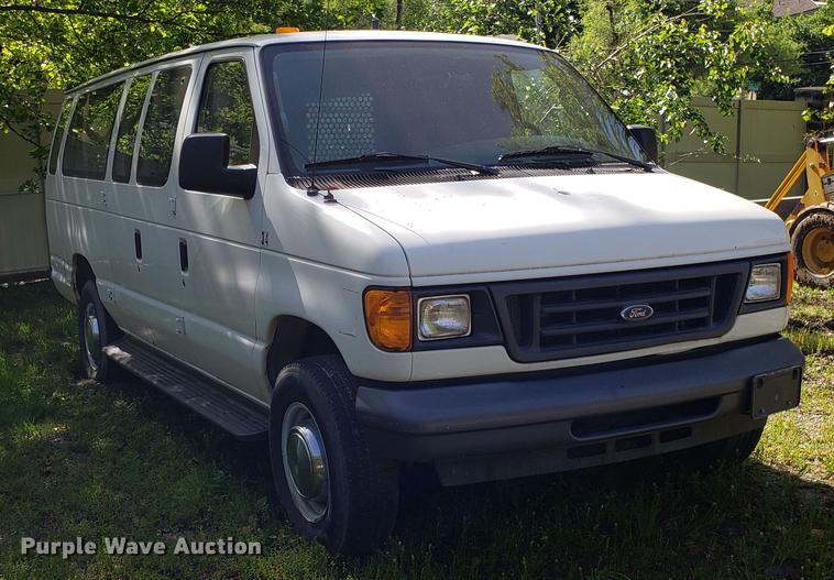 image for item DD4708 2006 Ford E350 van