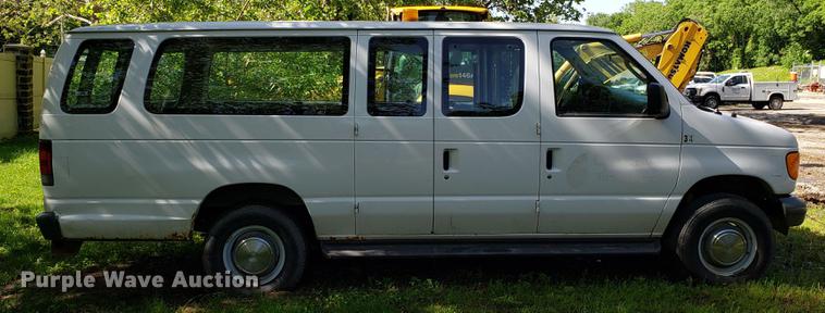 image for item DD4708 2006 Ford E350 van