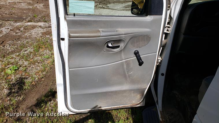image for item DD4708 2006 Ford E350 van