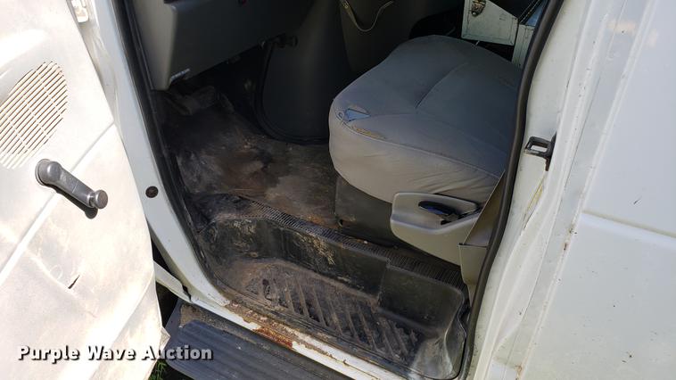 image for item DD4708 2006 Ford E350 van