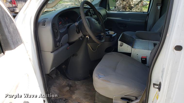 image for item DD4708 2006 Ford E350 van