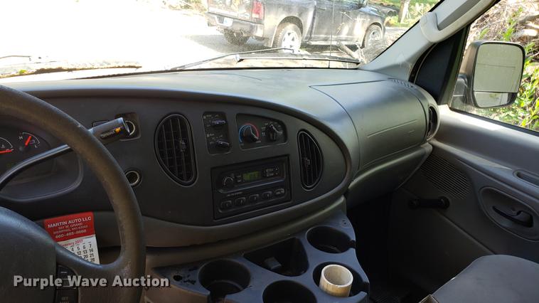 image for item DD4708 2006 Ford E350 van