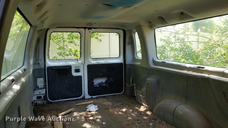 image for item DD4708 2006 Ford E350 van