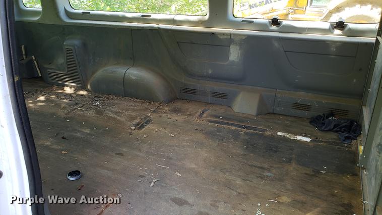 image for item DD4708 2006 Ford E350 van
